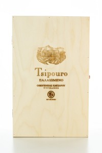 Tsipouro Tirnavou "AGED" (700ml/40%) Holzkiste Katsaros