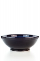 Schwarz blaue, handgemachte Keramik-Schale Nr. 1 mit Spirale von der T&ouml;pferwerkstatt Hydria von Kreta, d= ca. 19 cm
